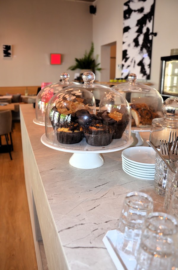 LunaVia Café & Weinbar