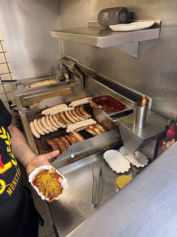 Bratwurst & Pommes