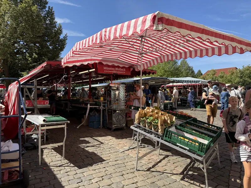 Wochenmarkt auf dem Domplatz