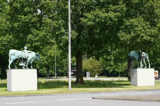 Relocation of Farm Laborer / Maid with Bull — Münster, Foto, Werkangaben, Standort" />